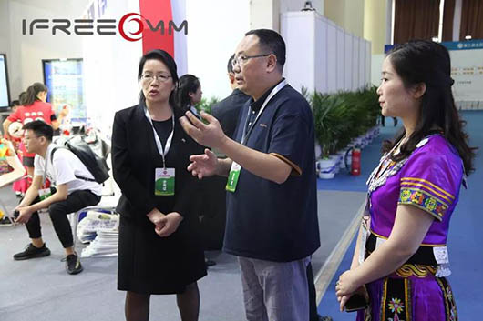 湖南省教育廳副廳長參觀展館